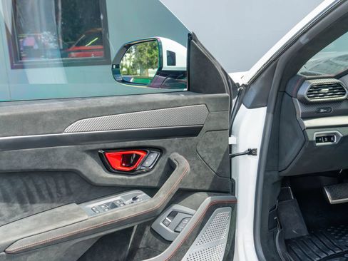 Used 2023 Lamborghini Urus Performante AWD/4WD image 73
