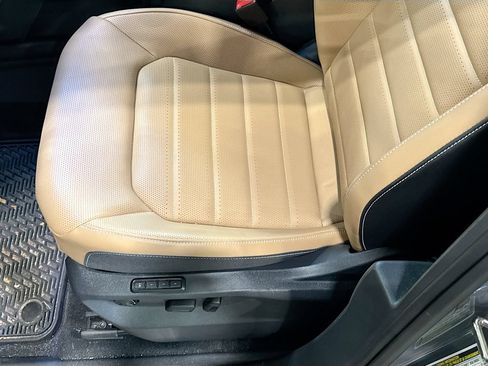 Certified 2025 Volkswagen Atlas Cross Sport SEL AWD/4WD image 21
