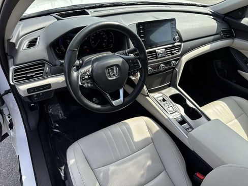 Used 2019 Honda Accord Touring image 2