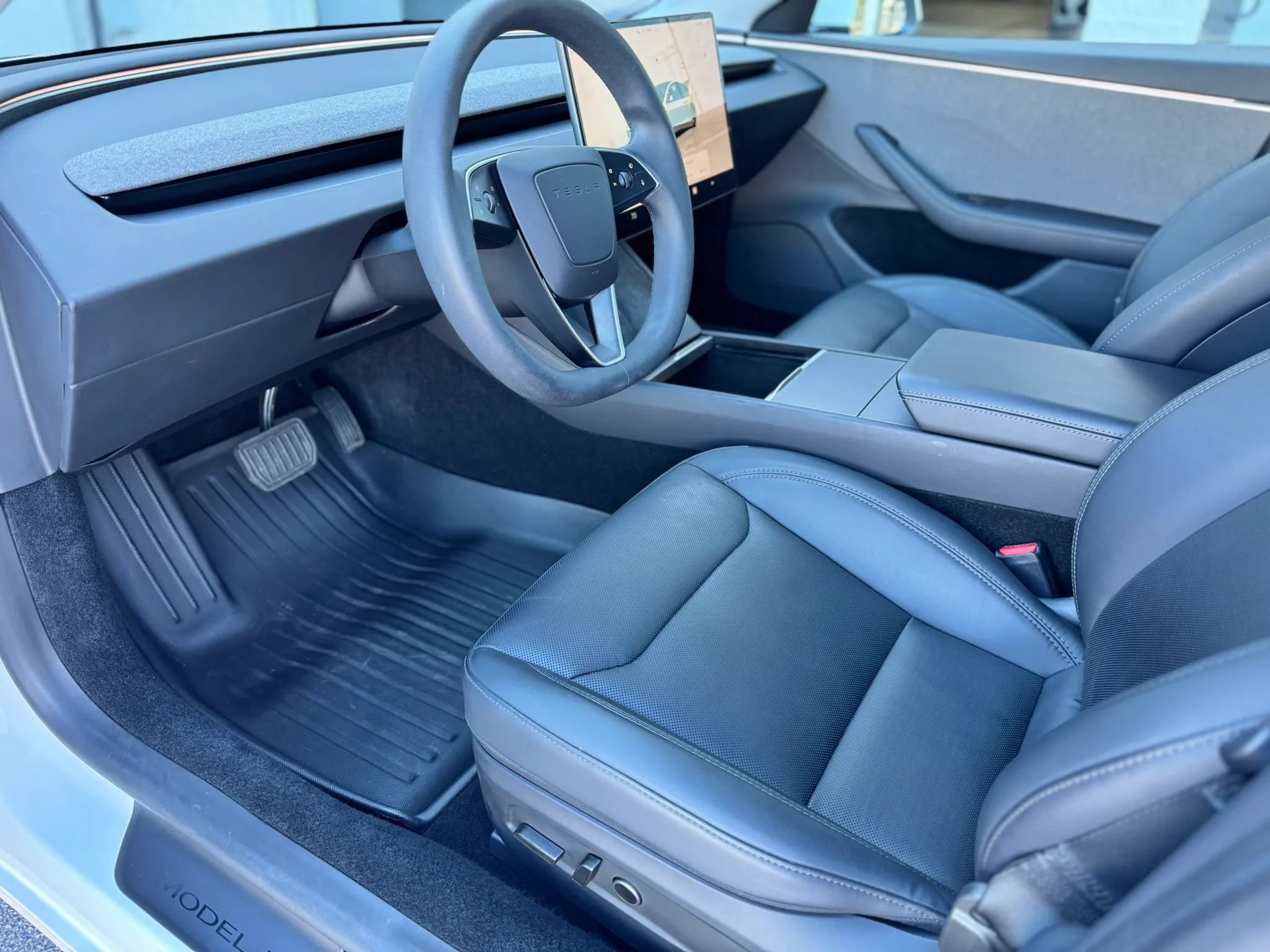 Used 2024 Tesla Model 3 Standard Range RWD image 9