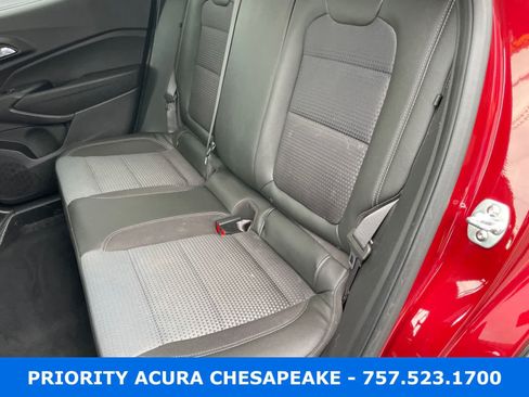 Used 2025 Chevrolet Trax LT FWD image 21