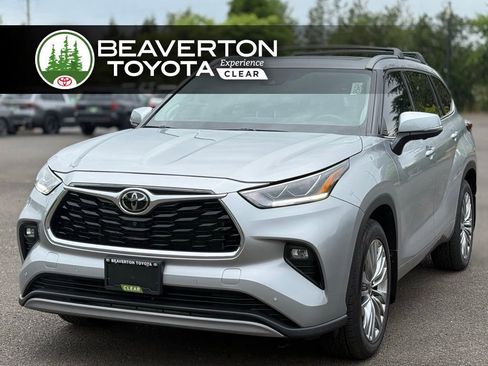 Used 2023 Toyota Highlander Platinum AWD/4WD image 1