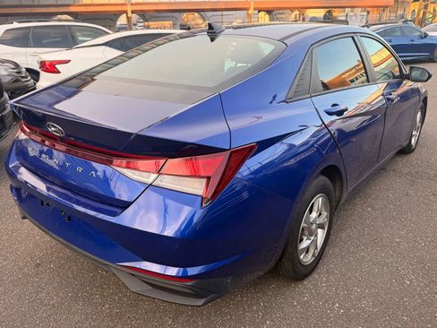 Used 2023 Hyundai Elantra SE image 5