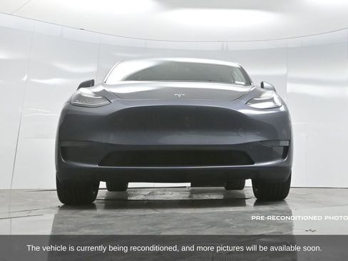 Used 2023 Tesla Model Y Long Range image 52