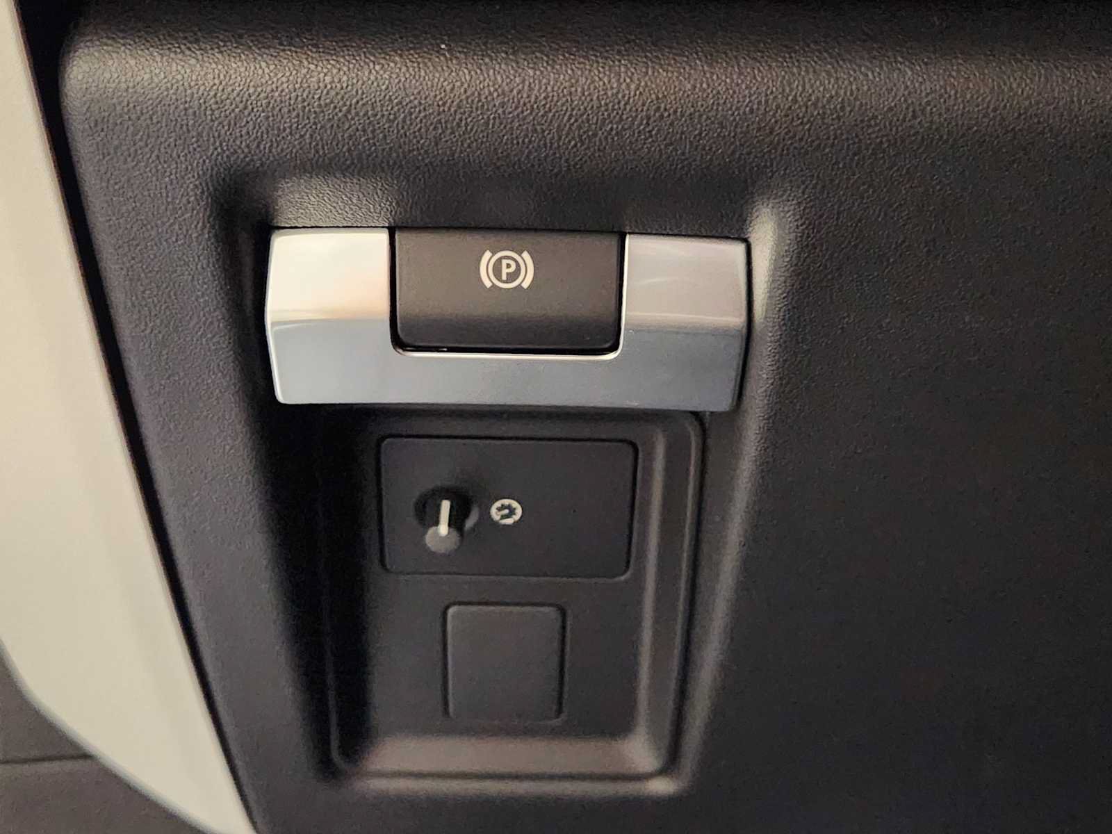 New 2026 Land Rover Defender 110 S AWD/4WD image 22