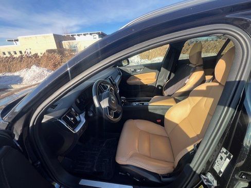 Used 2020 Volvo V60 T5 Cross Country w/ Protection Package Premier image 8