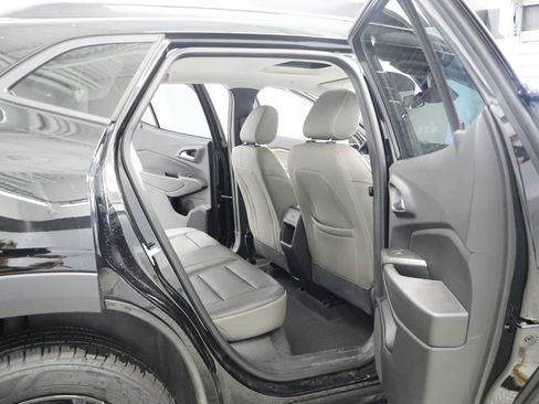 Used 2024 Chevrolet Trax ACTIV w/ Sunroof Package FWD image 31
