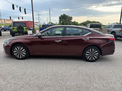 Used 2023 Nissan Altima 2.5 SV w/ SV Premium Package FWD image 8
