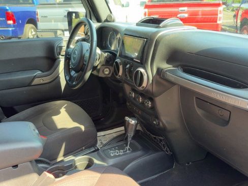 Used 2014 Jeep Wrangler Unlimited Sport w/ Quick Order Package 24S AWD/4WD image 15