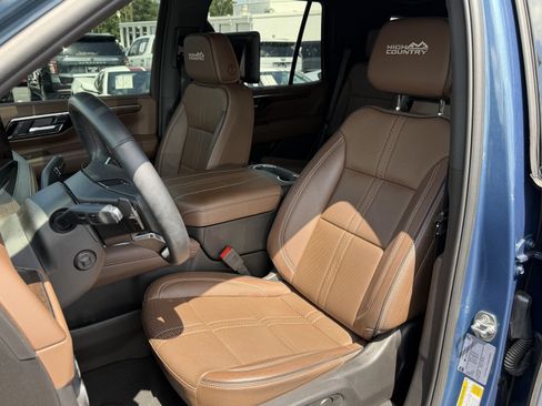 Used 2025 Chevrolet Tahoe High Country AWD/4WD image 7