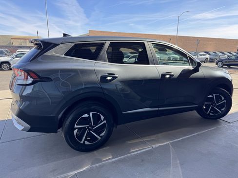 Used 2023 Kia Sportage LX image 4