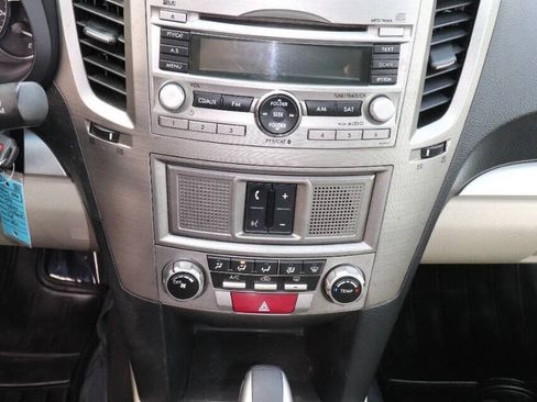 Used 2011 Subaru Outback 2.5i Premium AWD/4WD image 21