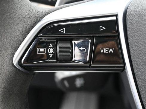 Used 2022 Audi e-tron GT Premium Plus image 18