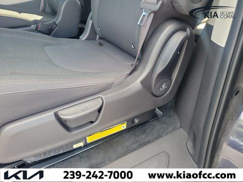 Certified 2023 Kia Carnival LX FWD image 13