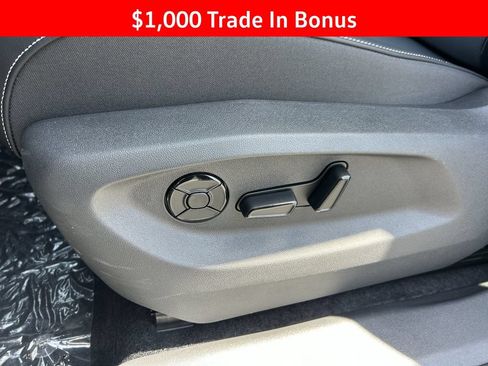 New 2026 Volkswagen Tiguan SE FWD image 18