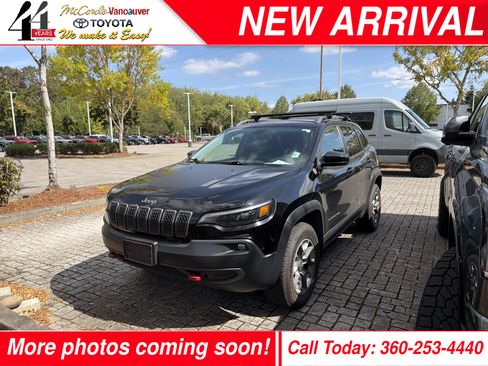 Used 2019 Jeep Cherokee Trailhawk AWD/4WD image 1