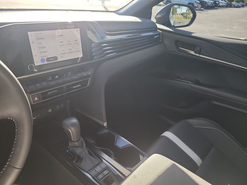 Used 2025 Toyota Camry SE FWD image 21