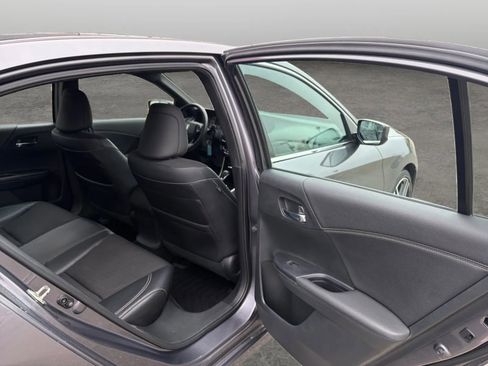 Used 2017 Honda Accord Sport image 17