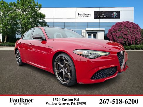 Used 2023 Alfa Romeo Giulia Estrema AWD/4WD image 1