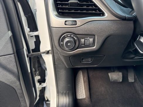 Used 2019 Jeep Cherokee Latitude Plus image 17