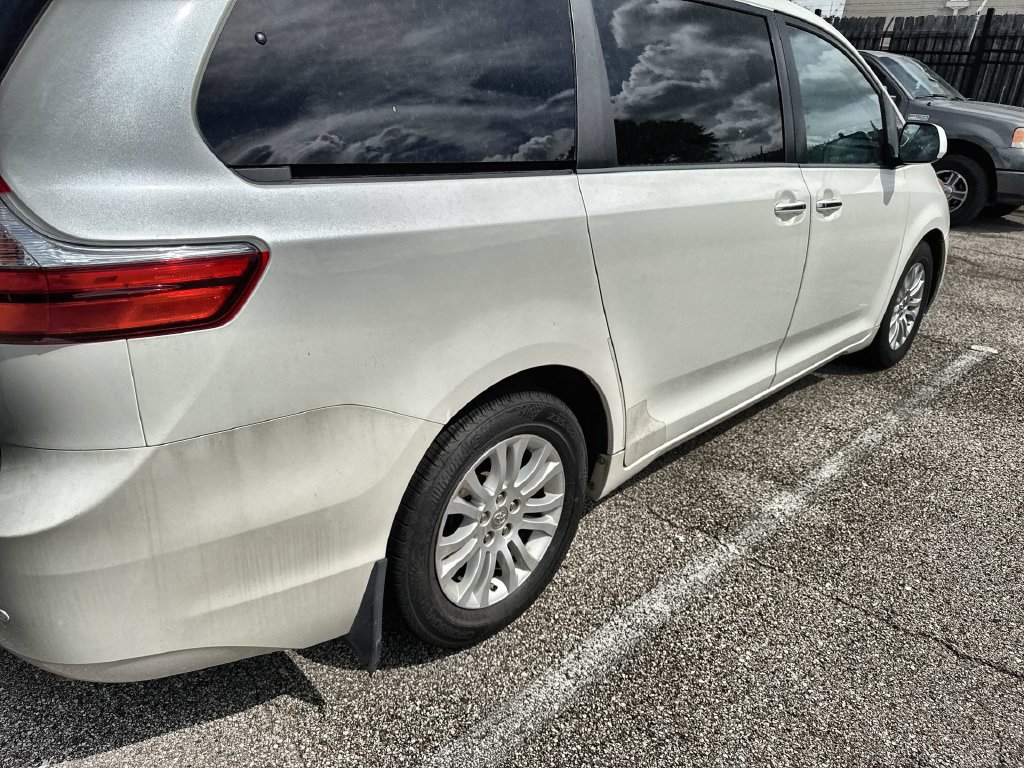 Used 2015 Toyota Sienna XLE w/ XLE Navigation Package FWD image 9