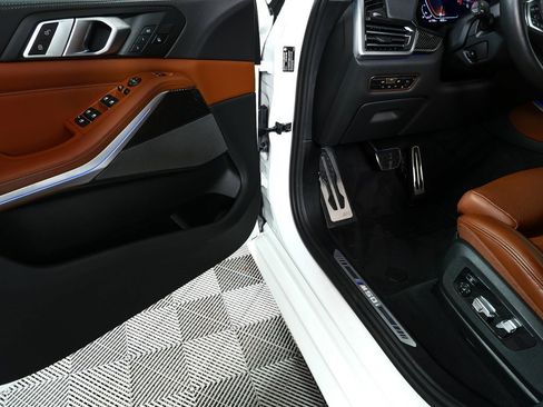 Used 2022 BMW X5 M50i w/ Executive Package image 8