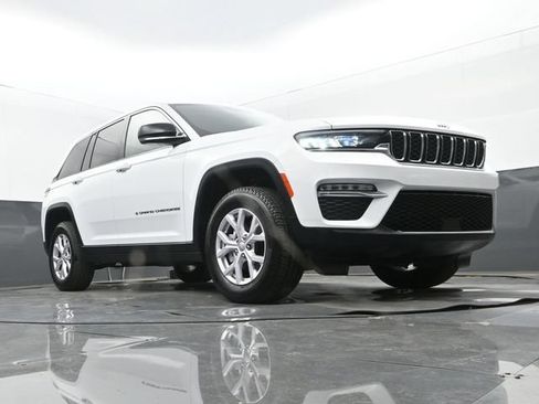 Used 2022 Jeep Grand Cherokee Limited AWD/4WD image 25