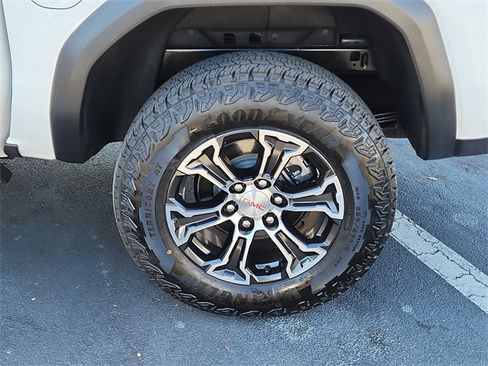 Certified 2025 GMC Canyon AT4 image 7