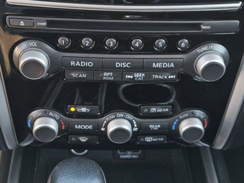 Used 2020 Nissan Pathfinder SV FWD image 12