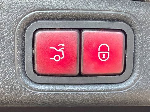 Used 2019 Mercedes-Benz E 300 image 12