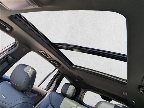 Used 2024 Cadillac XT6 Luxury image 14