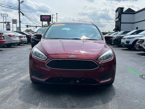 Used 2016 Ford Focus SE w/ SE Power Seat Package image 9
