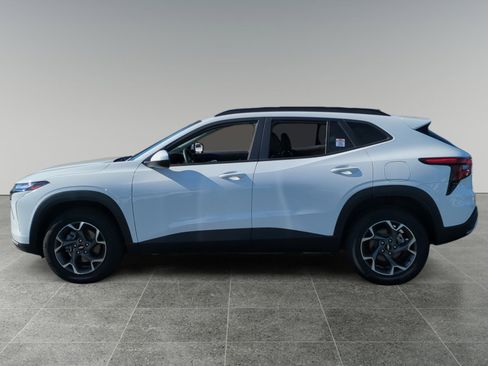 Used 2024 Chevrolet Trax LT image 2