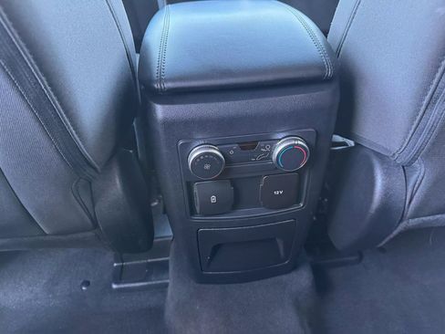 Used 2022 Ford Explorer XLT image 8