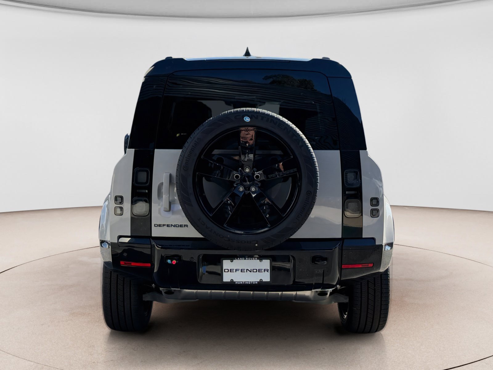 New 2026 Land Rover Defender 110 X-Dynamic SE AWD/4WD image 4
