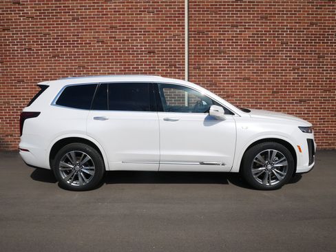 Used 2022 Cadillac XT6 Premium Luxury w/ Technology Package image 26