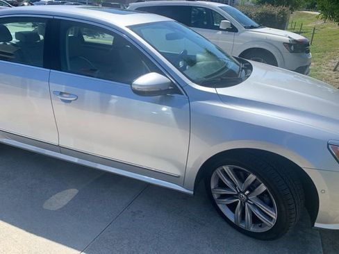 Used 2017 Volkswagen Passat 1.8T SEL Premium image 3