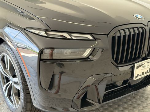 Used 2026 BMW X7 xDrive40i w/ M Sport Package AWD/4WD image 11