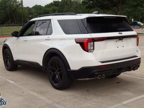 Used 2025 Ford Explorer ST AWD/4WD image 5