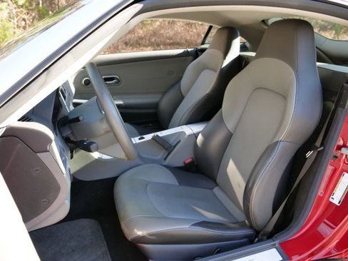 Used 2006 Chrysler Crossfire Limited image 3