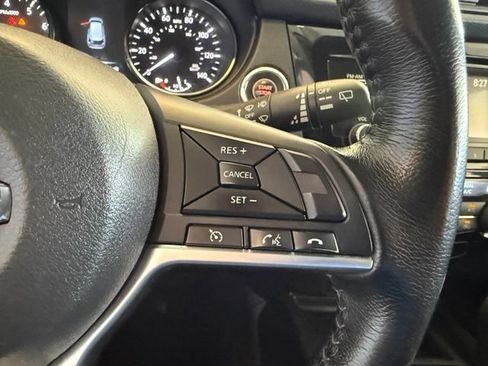 Used 2017 Nissan Rogue SV FWD image 17