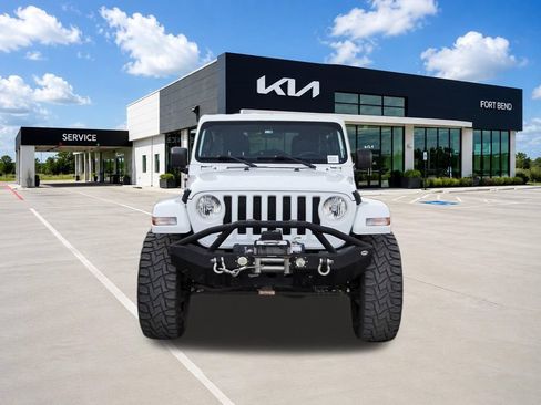 Used 2018 Jeep Wrangler Unlimited Sport S AWD/4WD image 2