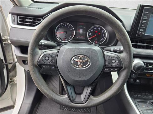 Used 2019 Toyota RAV4 LE FWD image 11