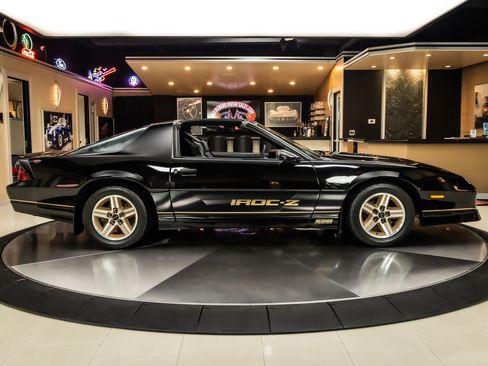Used 1987 Chevrolet Camaro Z28 RWD image 12