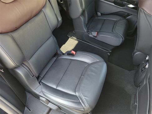 Certified 2023 Ford Explorer Platinum w/ Technology Package image 21