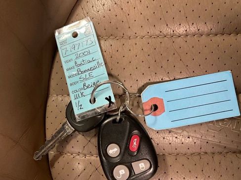 Used 2001 Pontiac Bonneville SLE FWD image 36