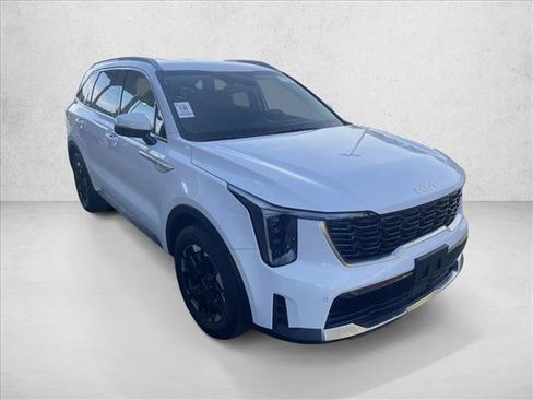 Used 2024 Kia Sorento S image 6
