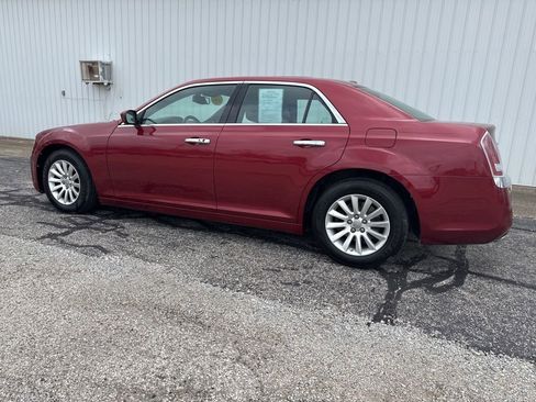 Used 2014 Chrysler 300 image 2