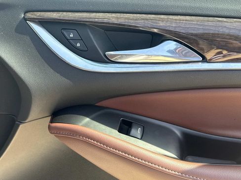 Used 2018 Buick Enclave Avenir w/ Avenir Technology Package FWD image 18