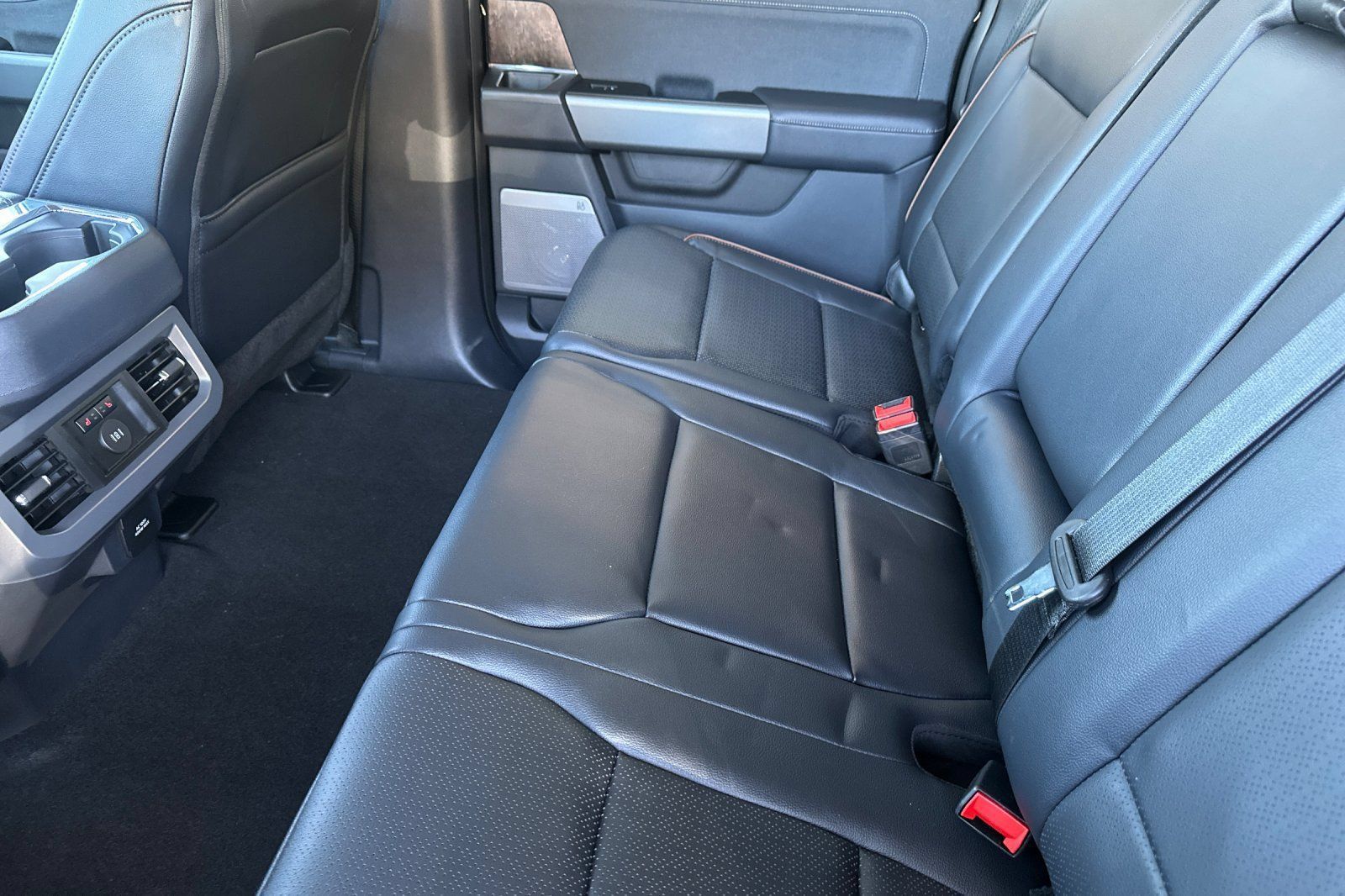 New 2026 Ford F250 Lariat w/ Black Appearance Package AWD/4WD image 12